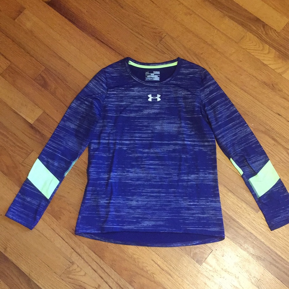 Under Armour top